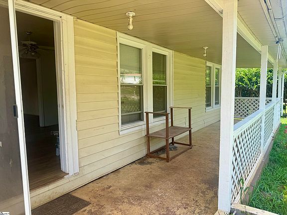 5th image of 109 Bailey St