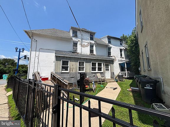 5th image of 376-378 Bridge St #380