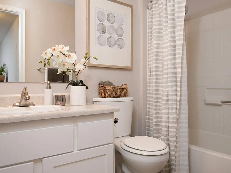 Cielo Apartments | Bathroom