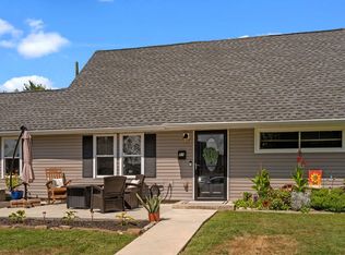 57 Island Rd, Levittown, PA 19057