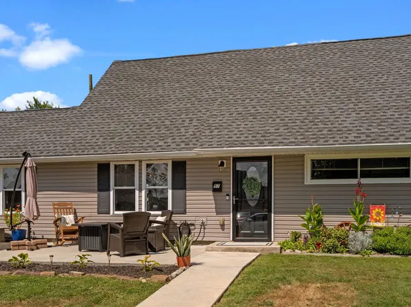 57 Island Rd, Levittown, PA 19057