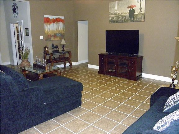 4th image of 545 Country Manor Ln