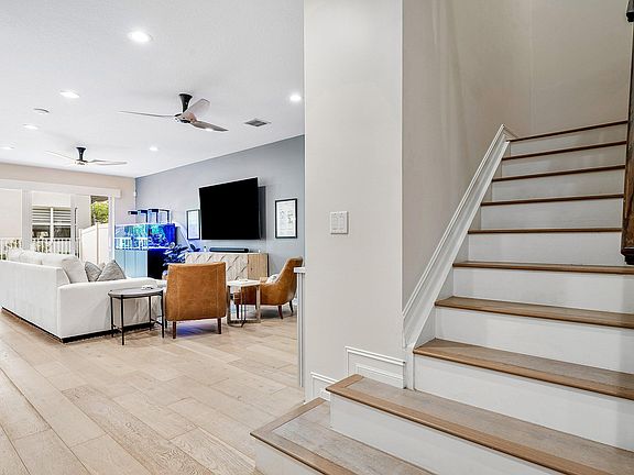 5th image of 100 NW 69th Circle #44