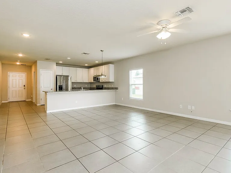 670 Basingstoke Ct — Photo 4