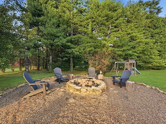 3rd image of 1440 Howell Ln