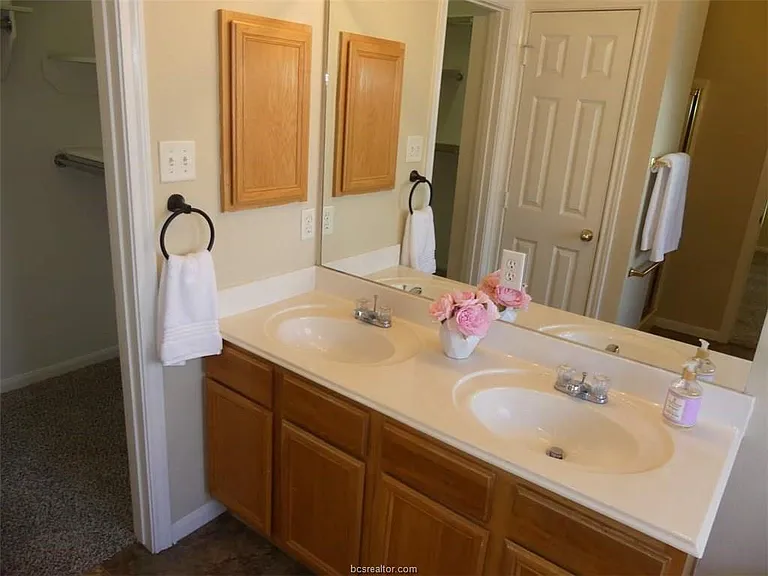 3207 Neuburg Ct — Photo 16