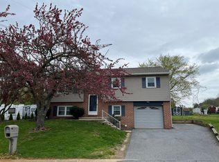 2 Blue Jay Dr, Stevens, PA 17578