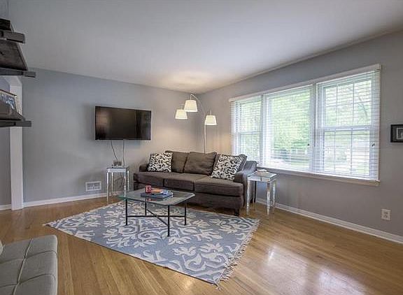 4th image of 9424 Craig Dr