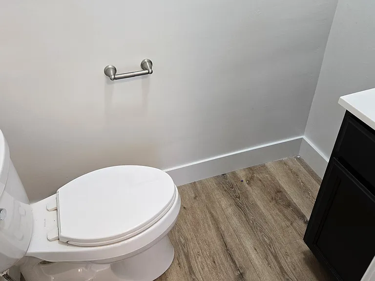 Powder bath, first floor