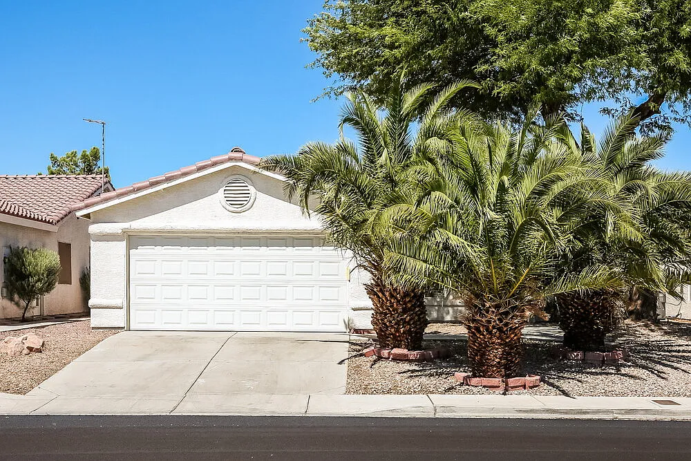 4 bed, 2.0 bath, 1594 sqft, $2,030 — Photo 1