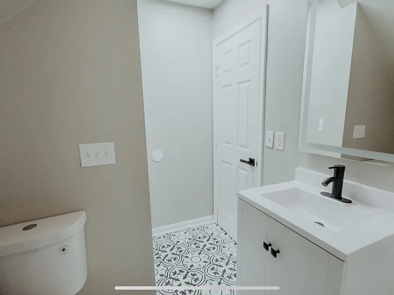 637 S 44th St — Photo 28