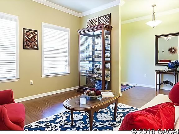 Room at entrance (2nd living room)