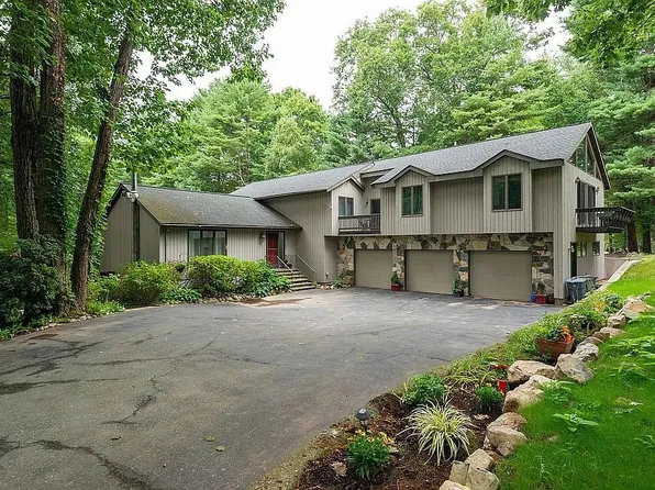 1 Friendship Ln, Lynnfield, MA 01940