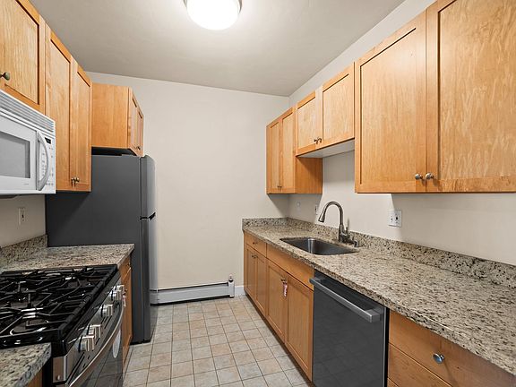 4th image of 1100 Portland Ave APT 202