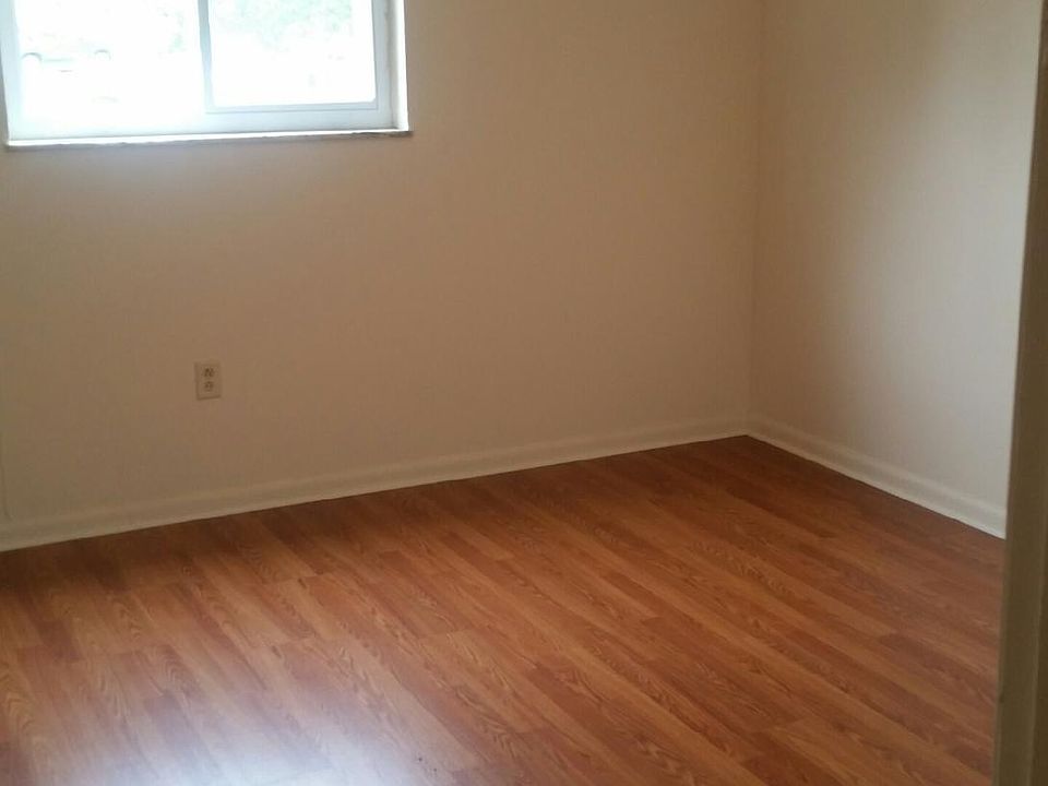 2nd image of 725 10th Ave APT 1