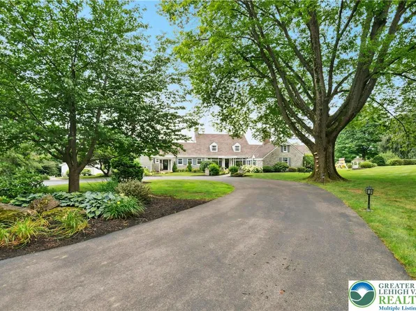 2458 Riverbend Rd, Allentown, PA 18103