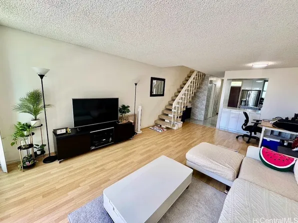 500 University Ave APT 537, Honolulu, HI 96826