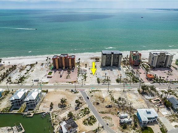 3rd image of 570 Estero Blvd