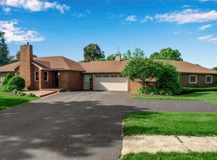1 Ambleside Dr, Lockport, NY 14094