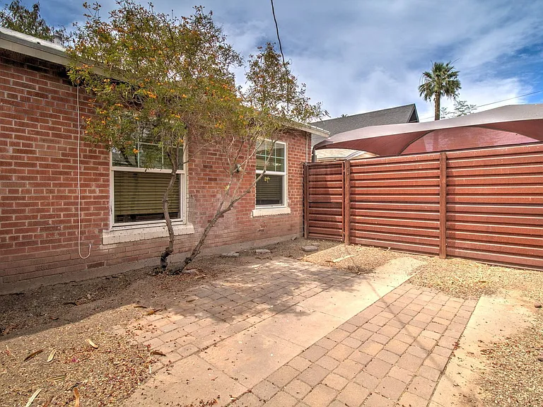 1010 E Coronado Rd — Photo 23