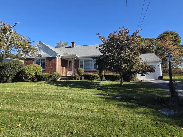 40 Brodeur Ave, Webster, MA 01570