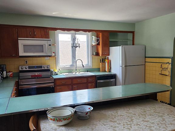 5th image of 171 1st St