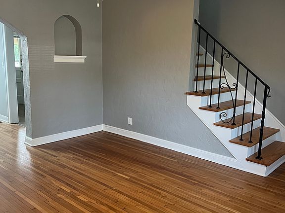 2nd image of 1622 Glenn Ave