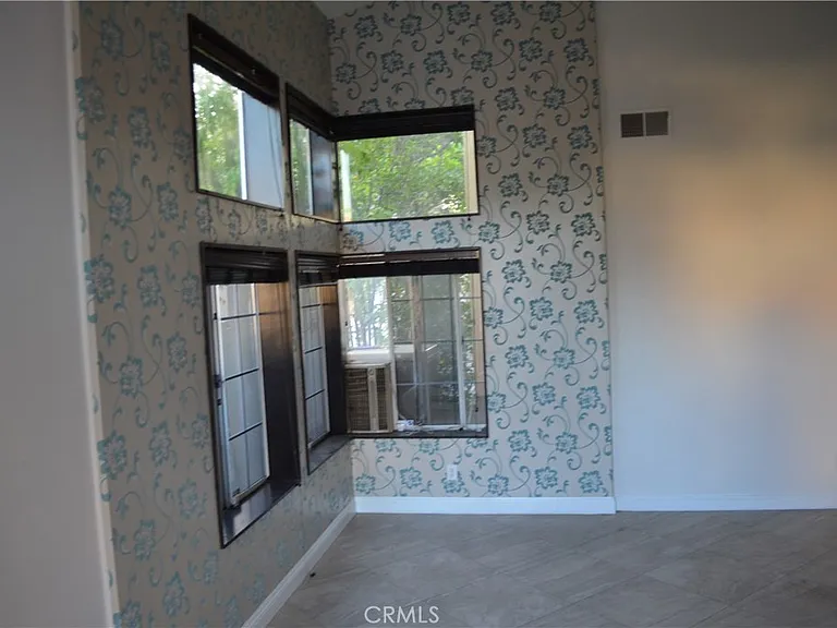 7480 Addison Rd — Photo 4