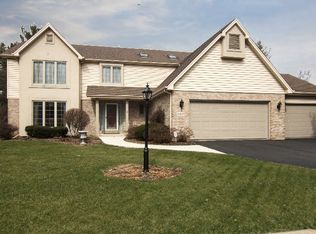 5418 Regents Park Rd, Rockford, IL 61107