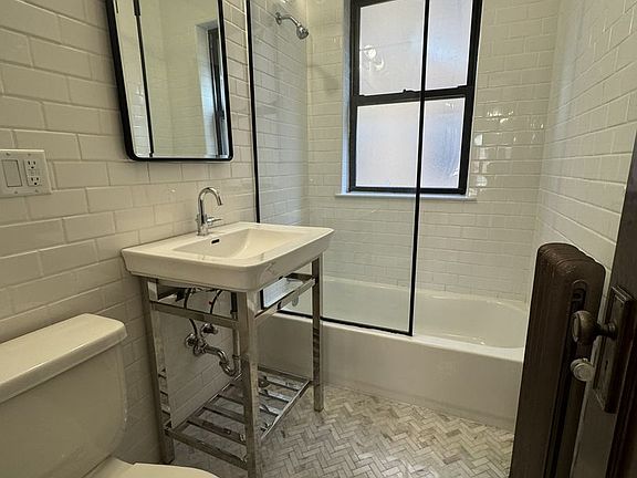 5th image of 2129 Ridge Ave #2129-31-1I