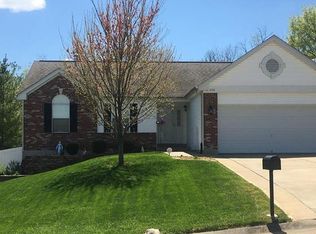 1115 Schumacher Rd, Fenton, MO 63026