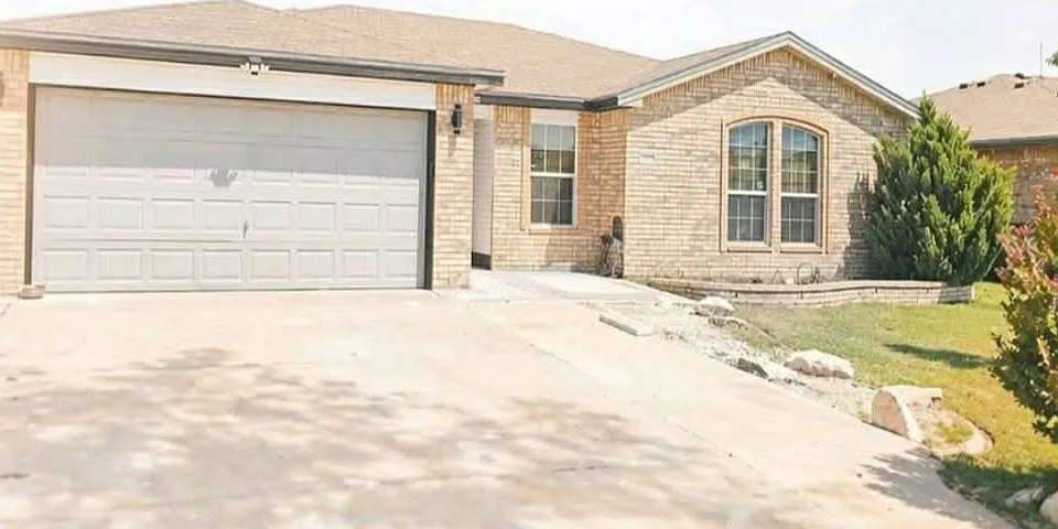 1228 Johnny Ln