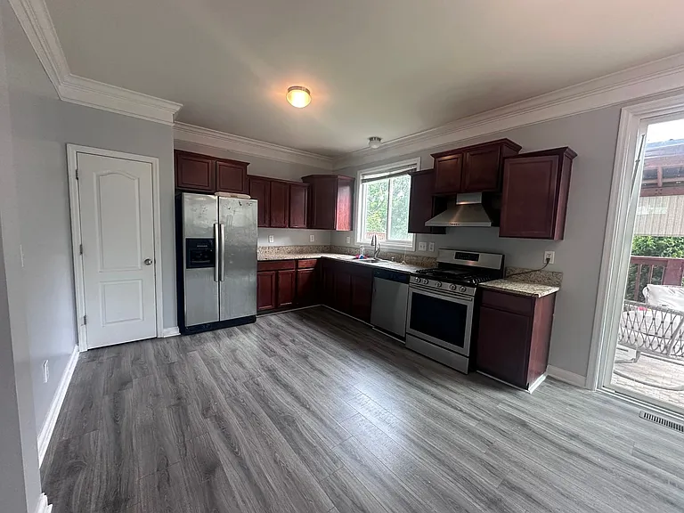 5519 Bannon Crossings Dr — Photo 7