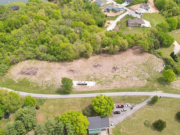3rd image of 8 Riverview Dr