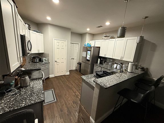 3rd image of 901 Tennison Dr