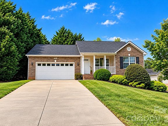 2nd image of 215 Pine Meadows Cir