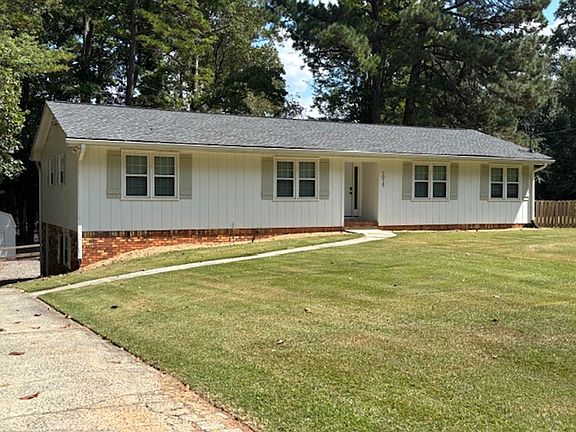 2nd image of 1015 Castlewood Dr
