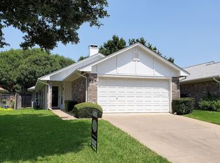 425 Sunnybrook Ct, Bedford, TX 76021