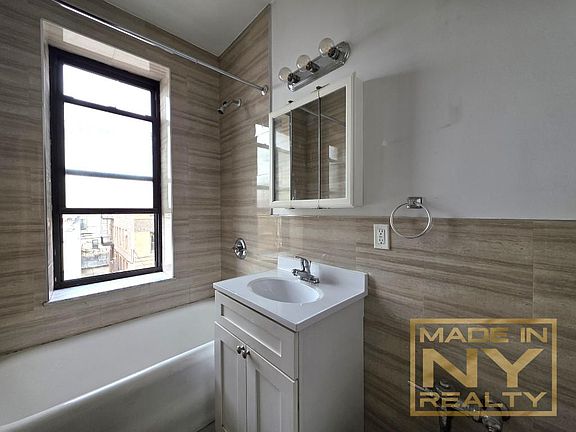 4th image of 3507 32nd St APT C2