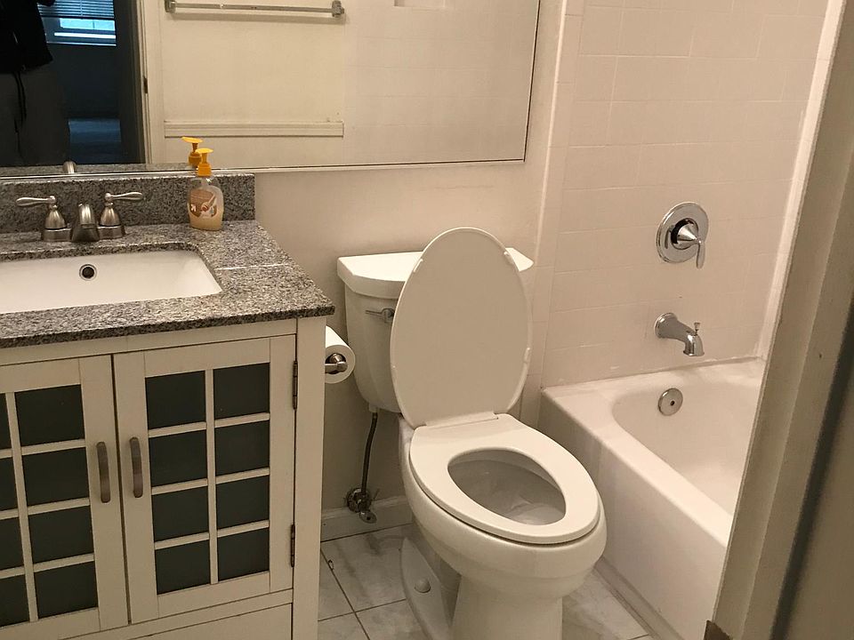 2nd image of 3308 Wyndham Cres #119