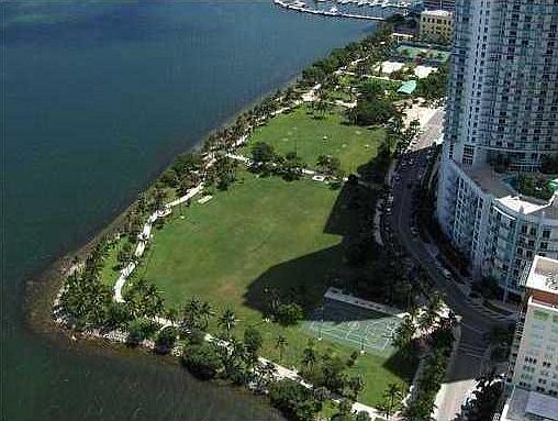 4th image of 1900 N Bayshore Dr APT 1010