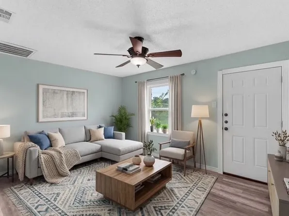 2512 Rainey St, Greenville, TX 75401