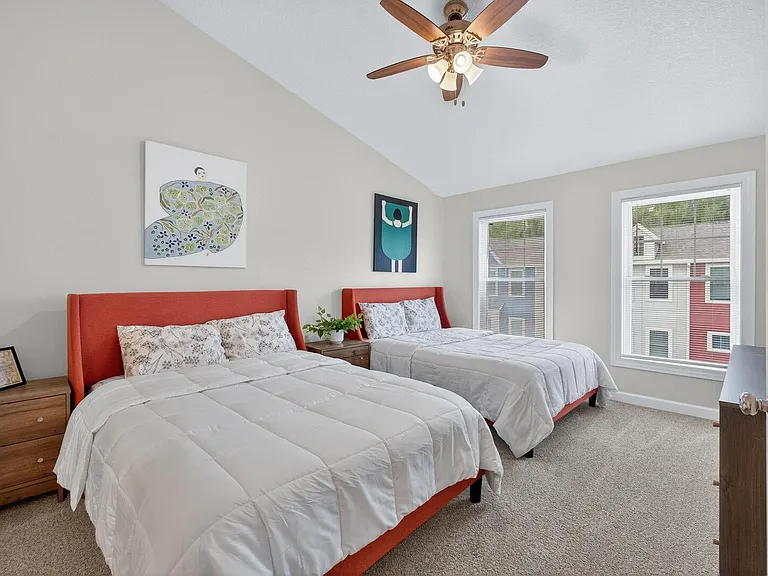 4833 Lauren Ln — Photo 20