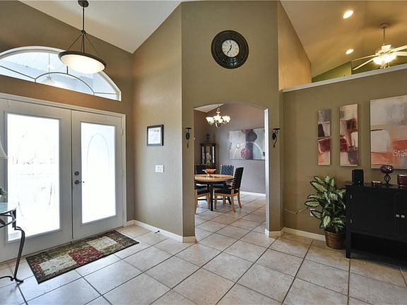 5th image of 550 Lake Dr