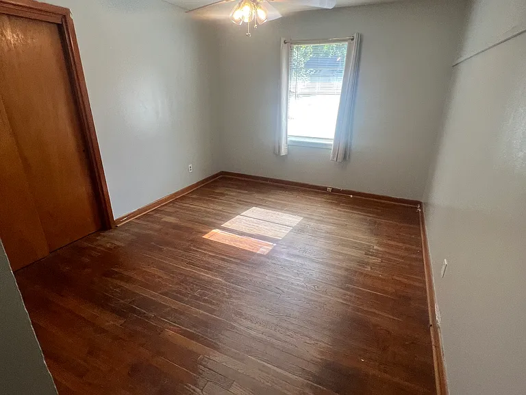 112 N Park St — Photo 12