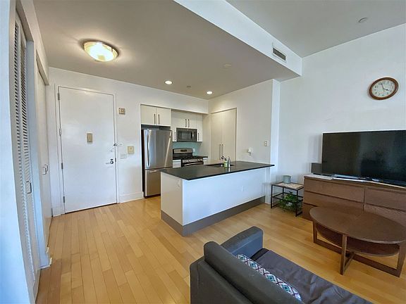 3rd image of 4 Beacon Way APT 401