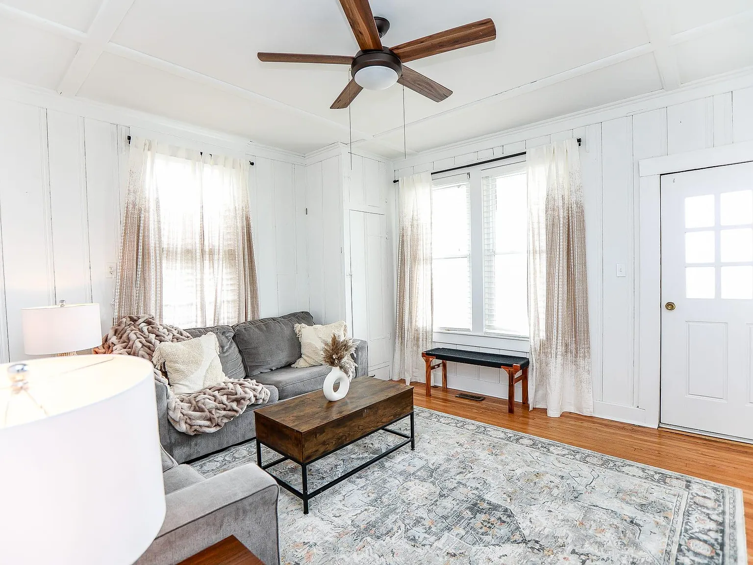 2 bed, 1050 sqft, $2,340 — Photo 2