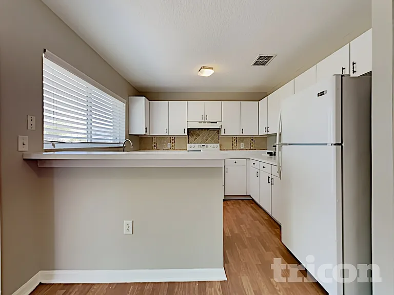 10211 Summerview Cir — Photo 7