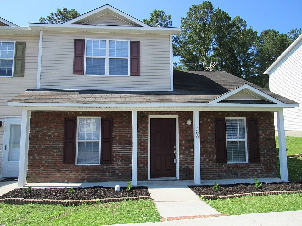300 Meadowbrook Ln