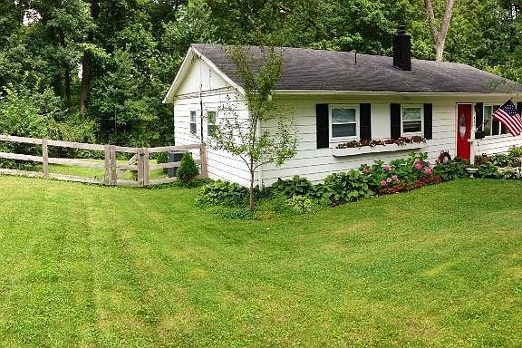 3rd image of 420 Mohican Dr